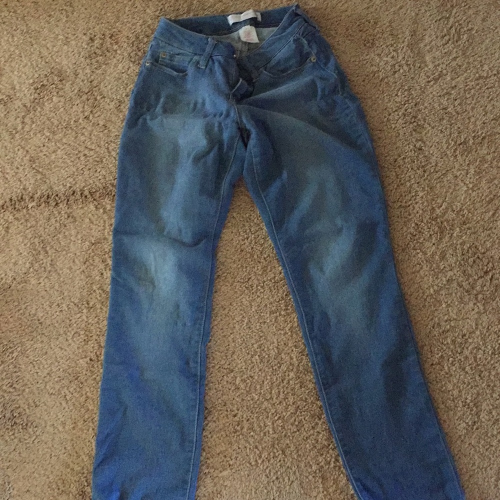 68% rayon 31% polyester 1% spandex